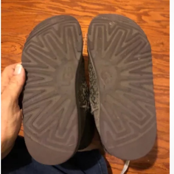 Ugg Big kids brown leopards print SZ big kids 6 or women’s size 8. - Picture 4 of 8